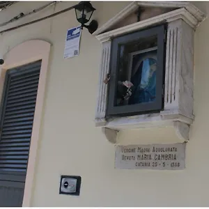 https://la-casetta-al-centro.sicilyhotelsitaly.net